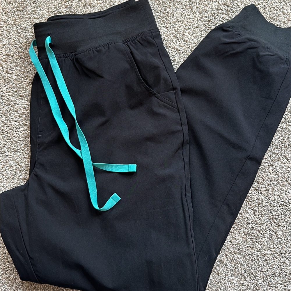 FIGS Zamora joggers medium